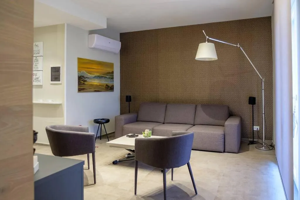 Caruso Luxury Apartment contacts
